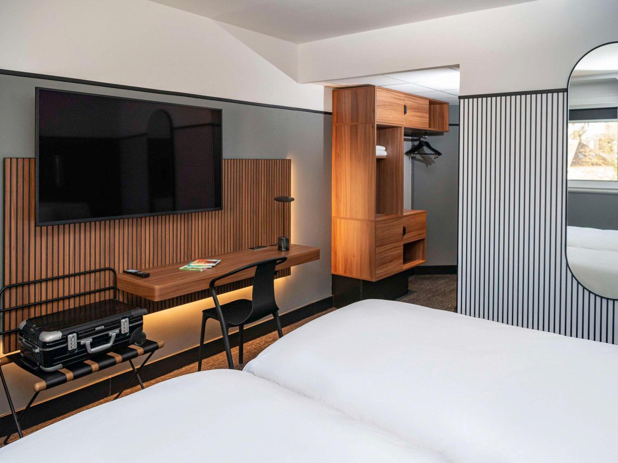 Hotel Mercure Centre Port De Plaisance 4*
