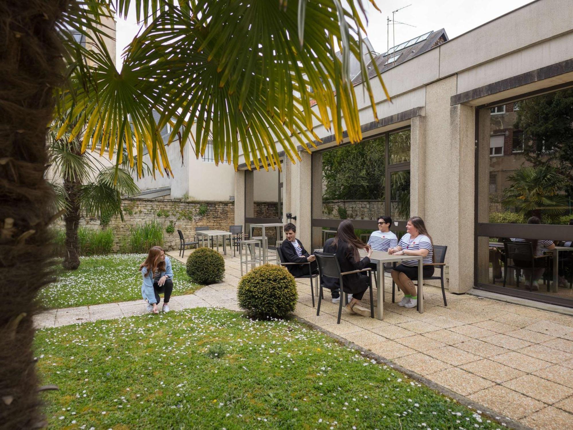 Mercure Centre Port De Plaisance 4*